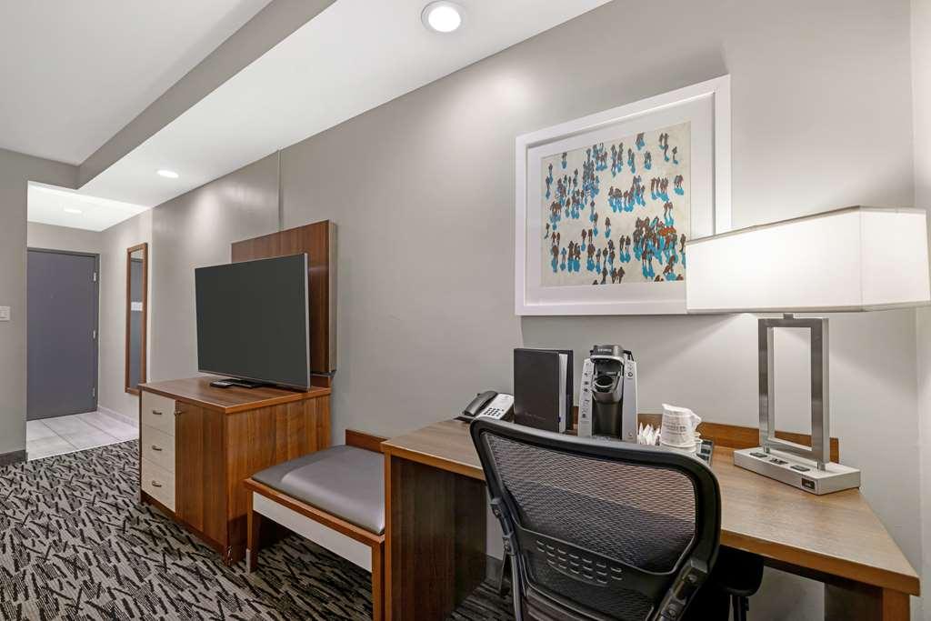 Best Western On The Avenue Buffalo Room photo